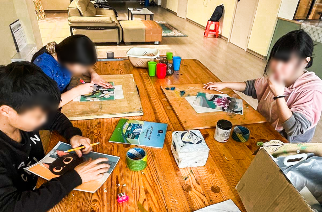 Art lesson at New SN Center (blurred for privcy)
